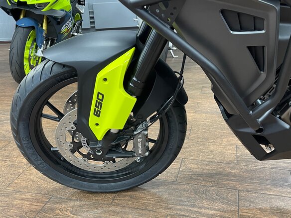2026 QJMotor SVT 650 X, чёрный, 680000 рублей - вид 9