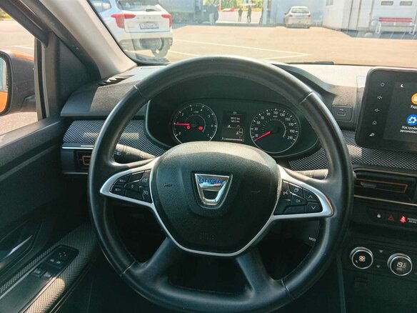 2022 Dacia Sandero Stepway III Рестайлинг, коричневый, 1323000 рублей - вид 16