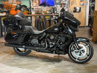 2025 Harley-Davidson Street Glide Ultra, чёрный, 4150000 рублей, вид 3