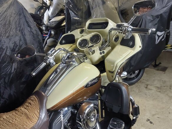 2010 Harley-Davidson CVO Road Glide, бежевый, 1400000 рублей - вид 11
