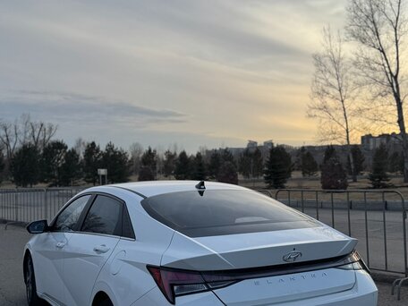2023 Hyundai Elantra VII (CN7), белый, 1400000 рублей, вид 3