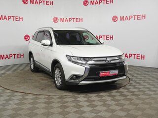 2017 Mitsubishi Outlander III Рестайлинг 2, белый, 2050000 рублей, вид 3