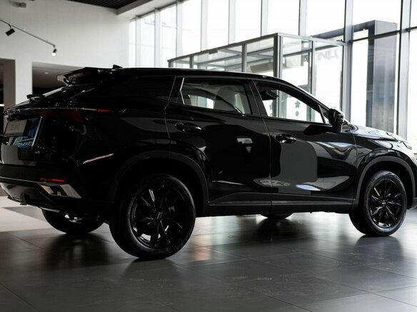 2024 Omoda C5 I Рестайлинг, чёрный, 3089900 рублей - вид 3