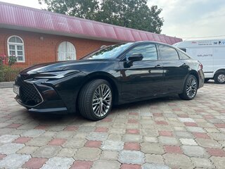 2022 Toyota Avalon V, чёрный, 4030000 рублей, вид 3