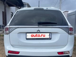 2013 Mitsubishi Outlander III, белый, 950000 рублей, вид 3