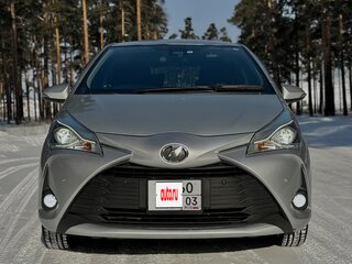 2018 Toyota Vitz III (XP130) Рестайлинг 2, серебристый, 1250000 рублей, вид 2