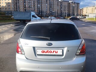 2010 Kia Rio II Рестайлинг, серебристый, 600000 рублей, вид 2