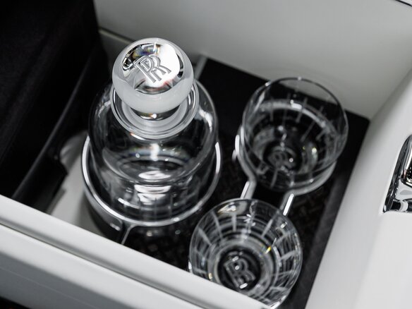2026 Rolls-Royce Cullinan Black Badge I Рестайлинг (Series II), чёрный, 73670000 рублей - вид 35