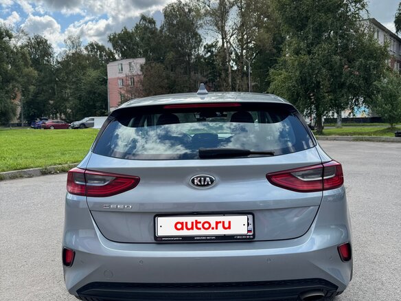 2019 Kia Ceed III, серебристый - вид 2