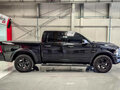 2023 Ram 1500 Quad Cab V, чёрный - вид 4