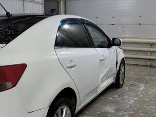 2010 Kia Cerato 6-speed II, белый, 470000 рублей, вид 5