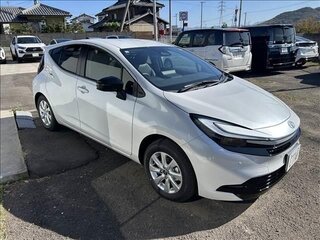 2025 Toyota Aqua II Рестайлинг, белый, 1870000 рублей, вид 1