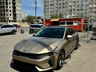 2020 Kia K5 III, золотистый, 3000000 рублей, вид 1