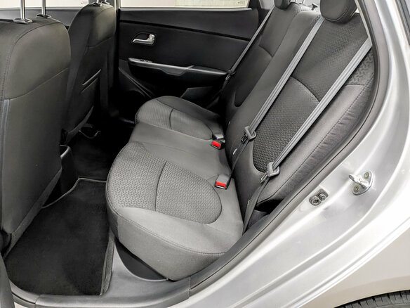 2017 Kia Rio III Рестайлинг, серебристый, 1165000 рублей - вид 11