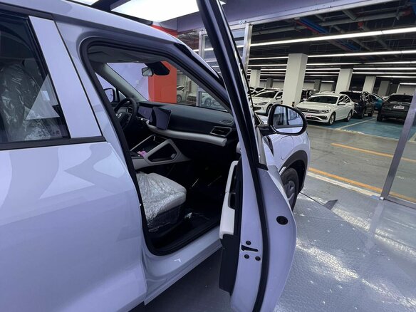 2026 BYD Yuan Up 32 kWh, серый, 1710000 рублей - вид 13