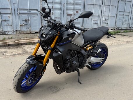 2024 Yamaha MT-09 (FZ-09), серебристый, 1299000 рублей, вид 1