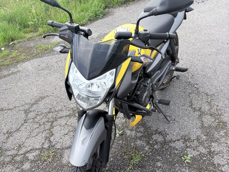 2021 Bajaj Pulsar NS 125, жёлтый, 120000 рублей, вид 2