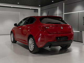 2013 Alfa Romeo Giulietta III, красный, 880000 рублей, вид 4