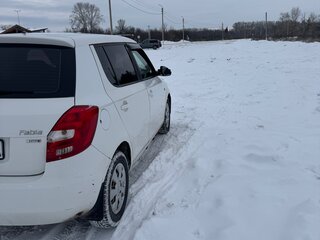 2011 Skoda Fabia II Рестайлинг, белый, 350000 рублей, вид 3
