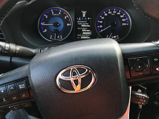 2016 Toyota Hilux VIII, серебристый, 2700000 рублей, вид 3