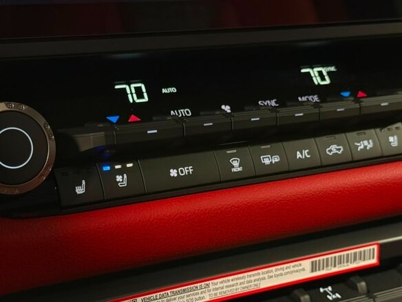 2025 Toyota Tundra CrewMax III, чёрный - вид 26