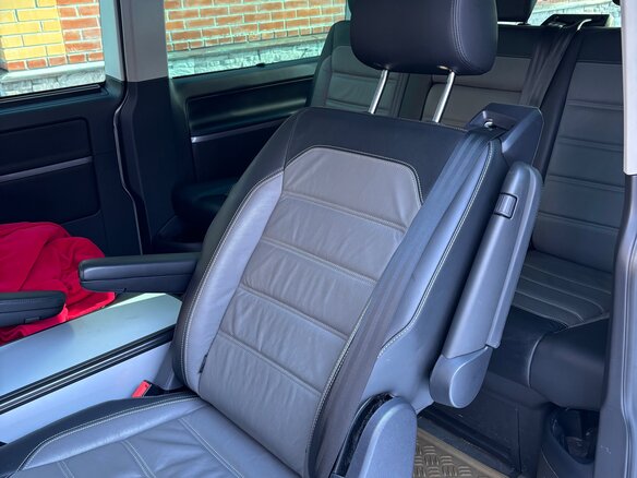 2021 Volkswagen Multivan T6 Рестайлинг, синий, 6980000 рублей - вид 8