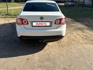 2010 Volkswagen Jetta V, белый, 375000 рублей, вид 3