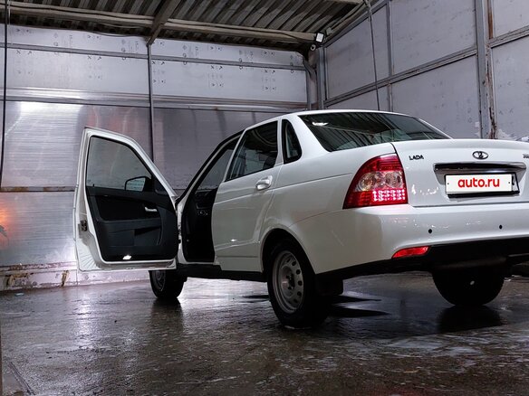 2014 Lada (ВАЗ) Priora I Рестайлинг, белый, 520000 рублей - вид 9