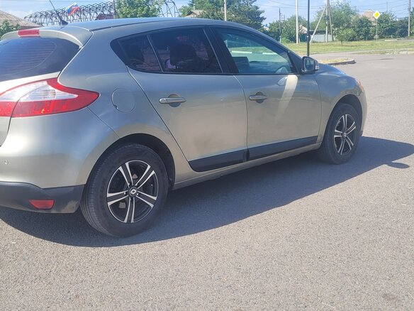 2013 Renault Megane III Рестайлинг, бежевый, 850000 рублей - вид 3