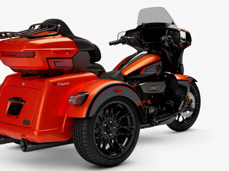 2026 Harley-Davidson CVO Tri Glide, красный, 7950000 рублей, вид 5