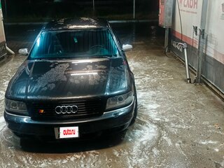 1998 Audi A8 I (D2), чёрный, 700000 рублей, вид 2