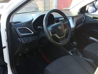 2018 Hyundai Solaris II, белый, 1300000 рублей, вид 5