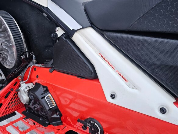 2019 BRP Ski-Doo Summit 850, красный, 1390000 рублей - вид 15
