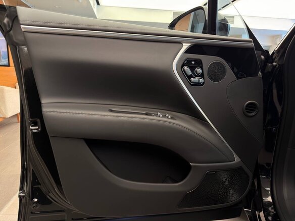 2025 Avatr 11 116.79 kWh I Рестайлинг, чёрный - вид 19