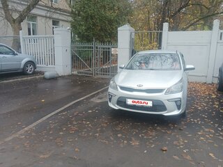 2020 Kia Rio IV, серый, 1530000 рублей, вид 1