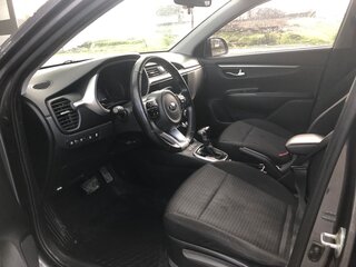 2021 Kia Rio IV Рестайлинг, серый, 1480000 рублей, вид 5