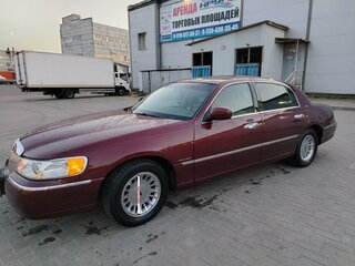 1999 Lincoln Town Car III, красный, 1350000 рублей, вид 1