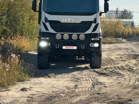 2013 Iveco Trakker, белый, 5300000 рублей, вид 1