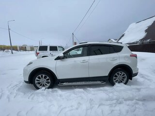 2017 Toyota RAV4 IV (XA40) Рестайлинг, белый, 2500000 рублей, вид 2