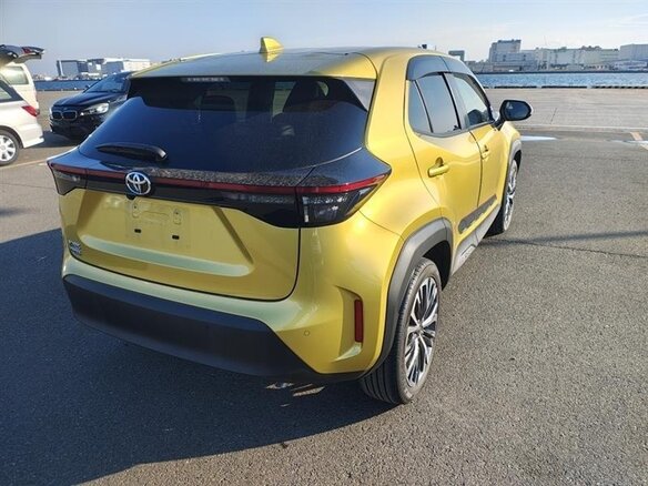 2022 Toyota Yaris Cross I, жёлтый, 1731000 рублей - вид 3