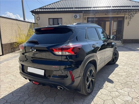 2022 Chevrolet TrailBlazer III, чёрный, 2250000 рублей, вид 2
