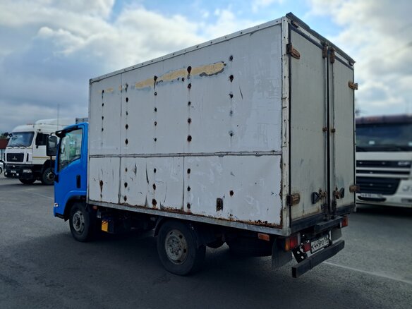 2011 Isuzu Elf (N-series), синий - вид 4