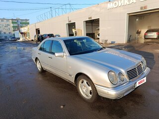 1998 Mercedes-Benz E-Класс 280 II (W210, S210), серебристый, 380000 рублей, вид 1
