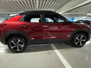 2022 Chevrolet TrailBlazer III, красный, 1610778 рублей, вид 4