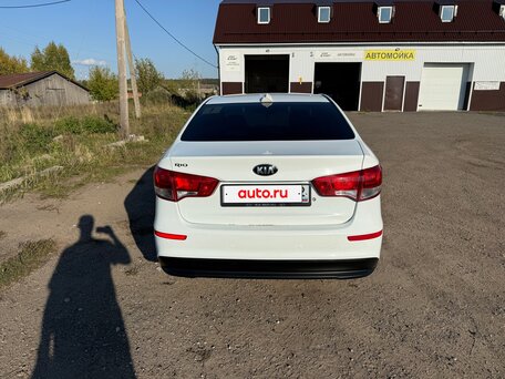 2016 Kia Rio III Рестайлинг, белый, 950000 рублей, вид 3