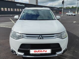 2014 Mitsubishi Outlander III Рестайлинг, белый, 1370000 рублей, вид 2