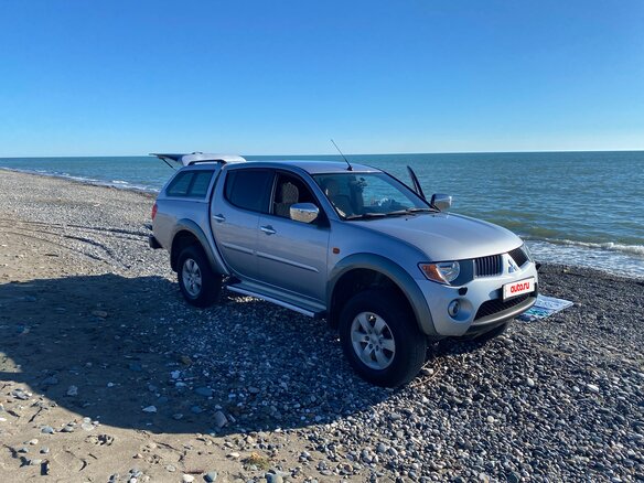 2008 Mitsubishi L200 IV, серебристый, 1570000 рублей - вид 2