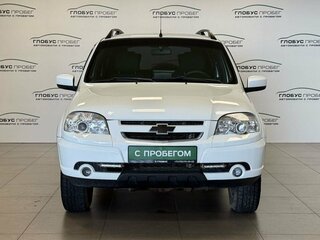2015 Chevrolet Niva I Рестайлинг, белый, 699000 рублей, вид 3