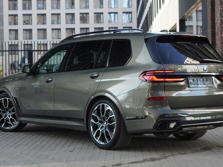 2026 BMW X7 40d I (G07) Рестайлинг, коричневый, 18880000 рублей, вид 2