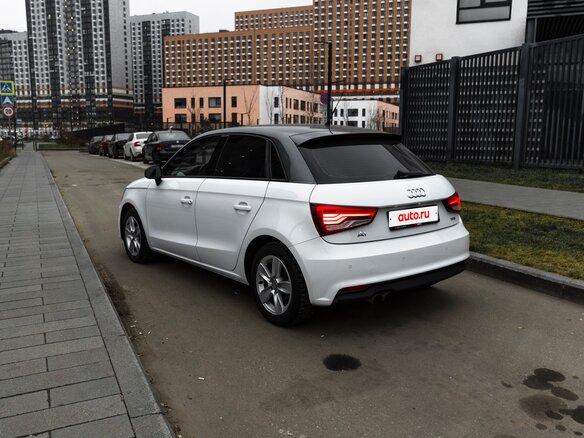 2015 Audi A1 I (8X) Рестайлинг, белый, 1050000 рублей - вид 1
